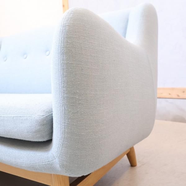 人気のunico(ウニコ)よりLYS(リュス) 2人掛けソファです。コンパクトで