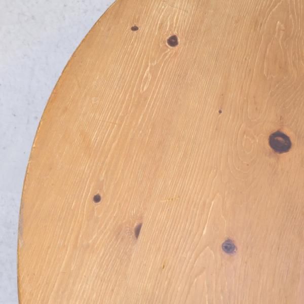 ACTUS(アクタス)で取り扱われていたF1テーブルです。木目や節など