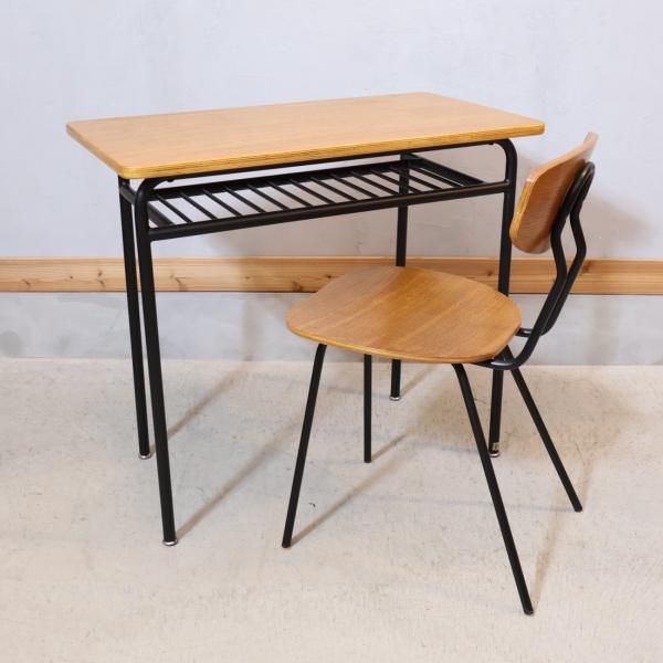 unico(ウニコ)のSKOLA(スクーラ)シリーズのデスクチェアです。学校を