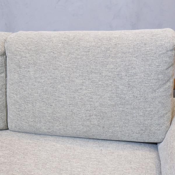 unico(ウニコ)のTREL(トレル) 2シーターソファです。シンプルで