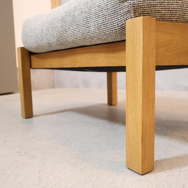 unico(ウニコ)のTABER(テイバー)シリーズのオットマンです。緩やかな