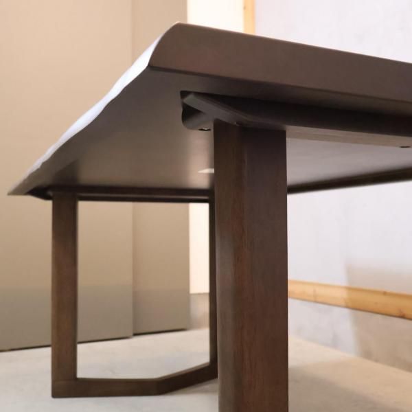 人気のkarimoku(カリモク家具)よりChitano(チターノ)のダイニング