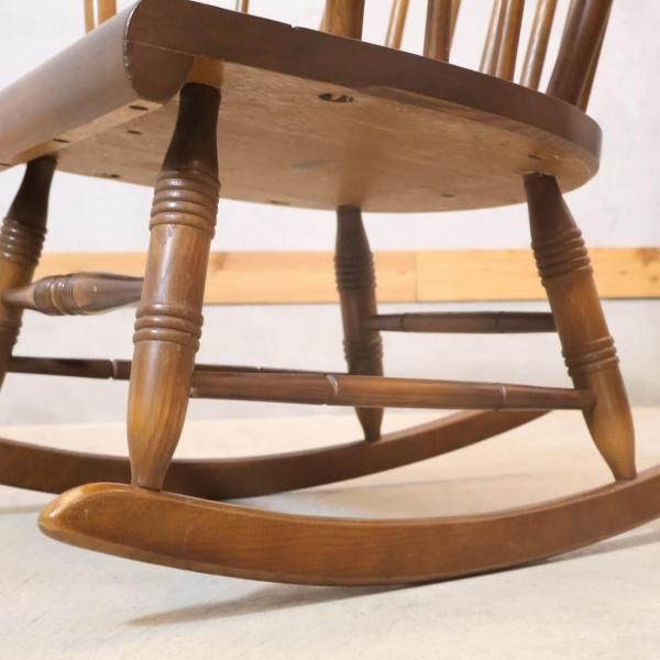 キツツキマークで親しまれている飛騨産業(HIDA)のロッキングチェアー