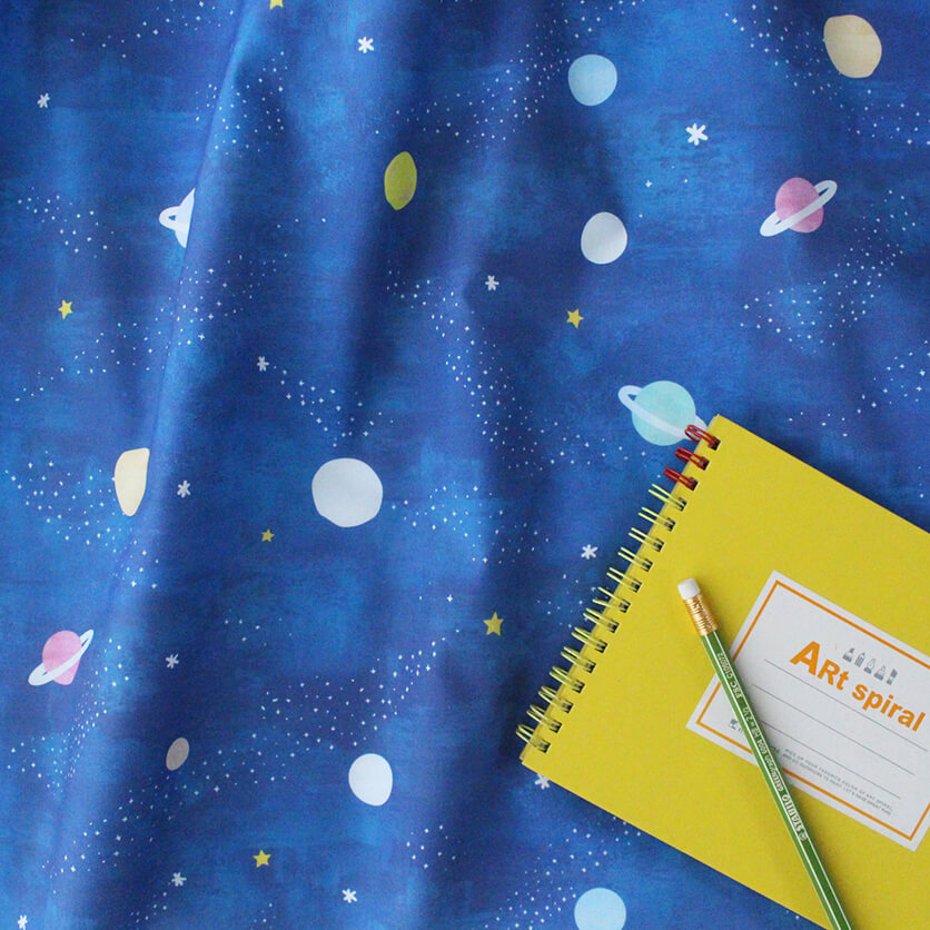 space-宇宙-（ネイビーブルー） - 生地と型紙の通販サイト：nunocoto