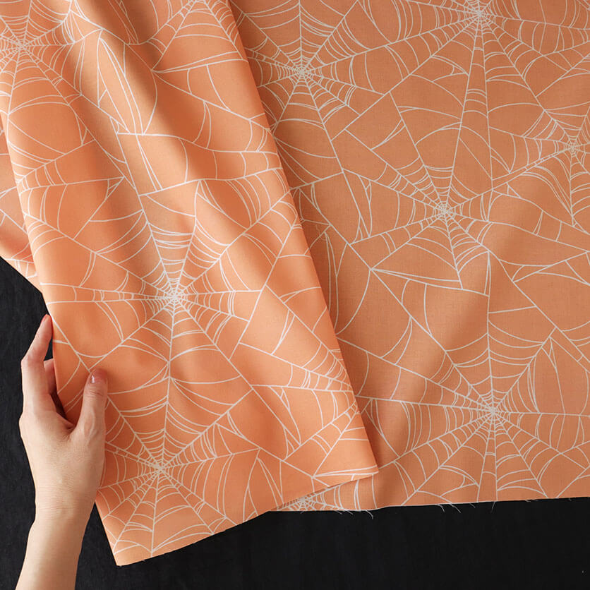 カラフル蜘蛛の巣（オレンジ）ハロウィーン柄- 布・生地の通販サイト