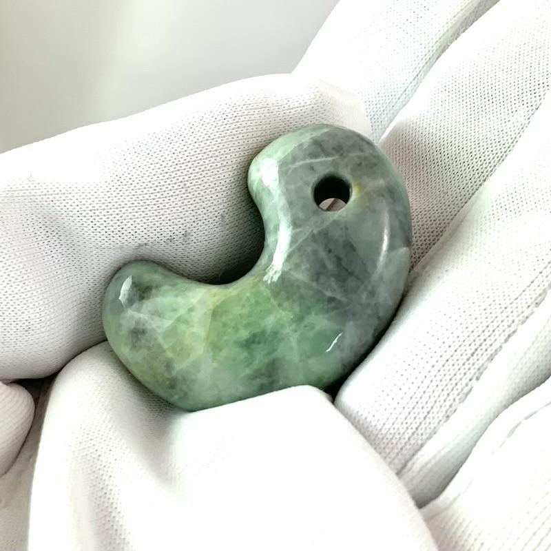 糸魚川翡翠(金山谷産) 勾玉 巴型 】 国産 天然石 糸魚川産翡翠 ひすい