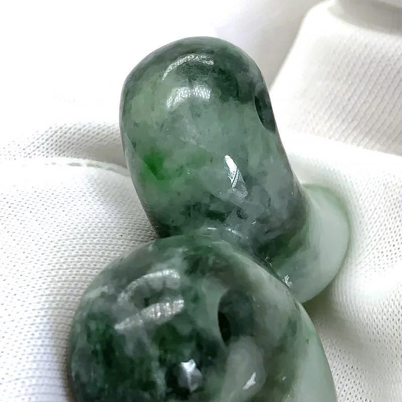 糸魚川翡翠 勾玉 蝶型/双子型 】 国産 天然石 糸魚川産翡翠 ひすい