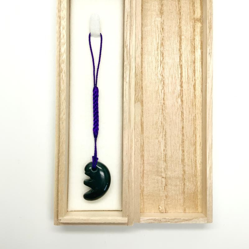 出雲石／碧玉 勾玉 中 AAA 獣型 】 出雲石 国産 花仙山 青めのう 緑 櫛