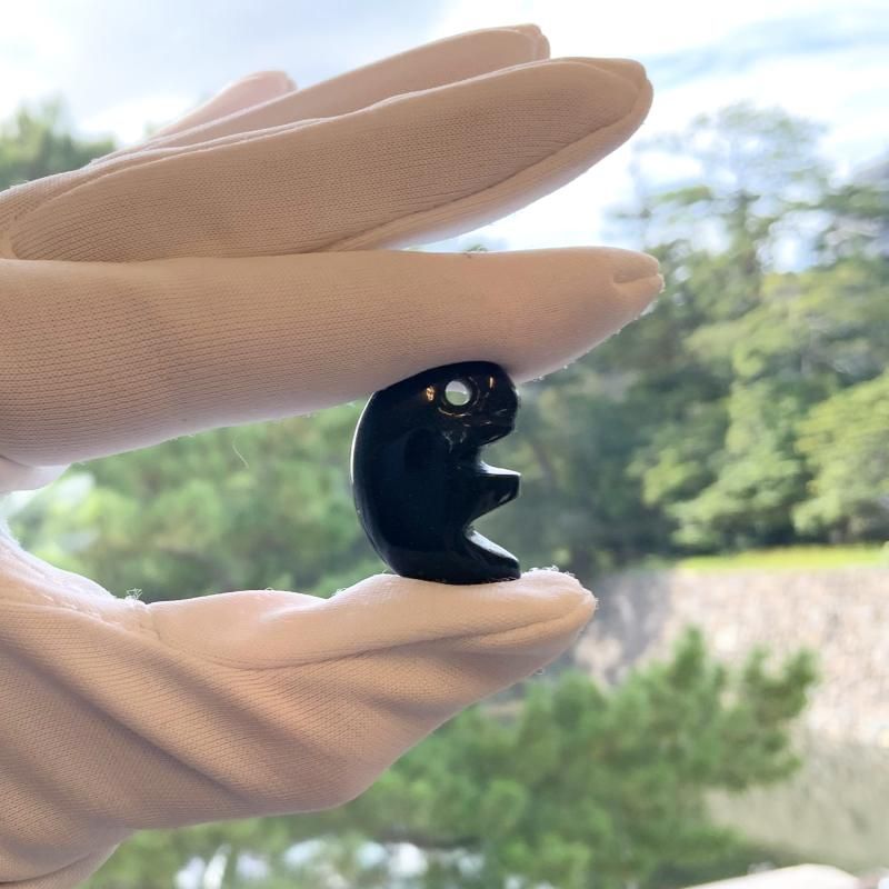 出雲石／碧玉 勾玉 中 AAA 獣型 】 出雲石 国産 花仙山 青めのう 緑 櫛