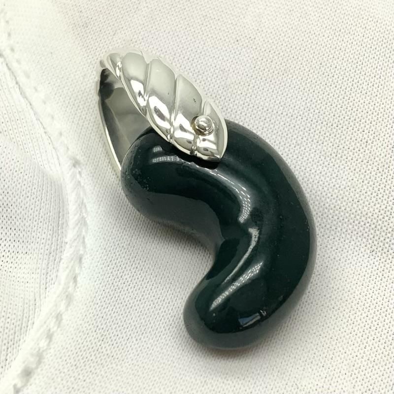 出雲石/碧玉 勾玉ペンダントトップ(中) AAA SV装飾カン付 】 国産 花