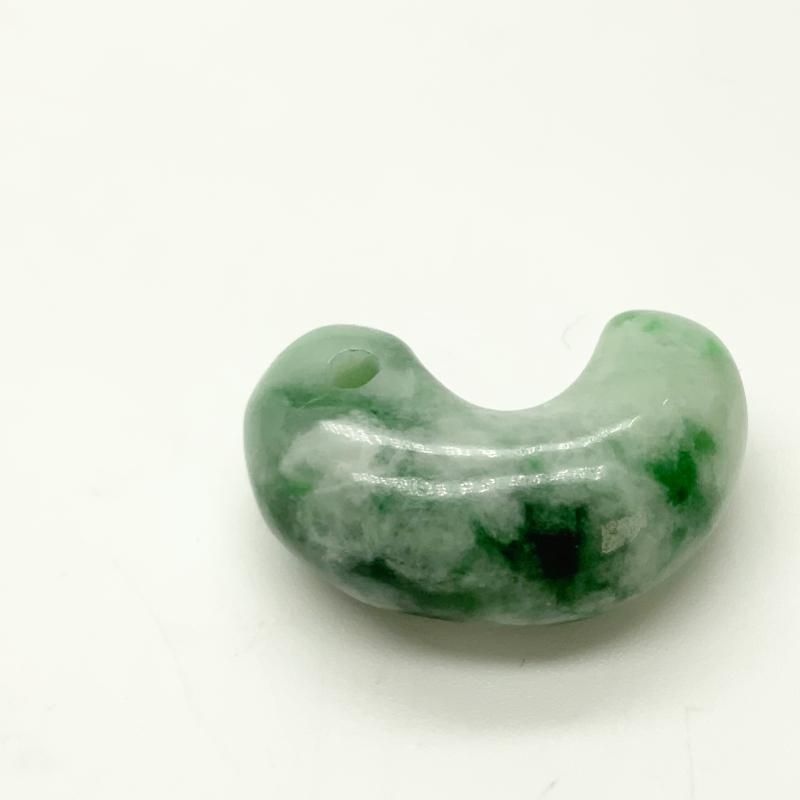 糸魚川翡翠 勾玉 巴型 】 国産 天然石 糸魚川産翡翠 ひすい ヒスイ