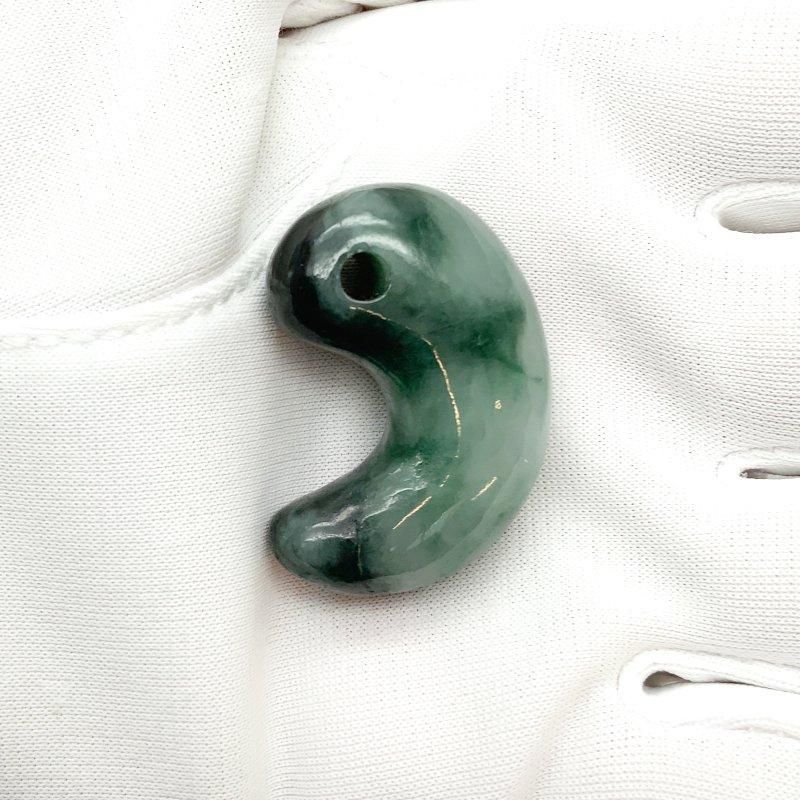 糸魚川翡翠 勾玉 巴型 】 国産 天然石 糸魚川産翡翠 ひすい ヒスイ