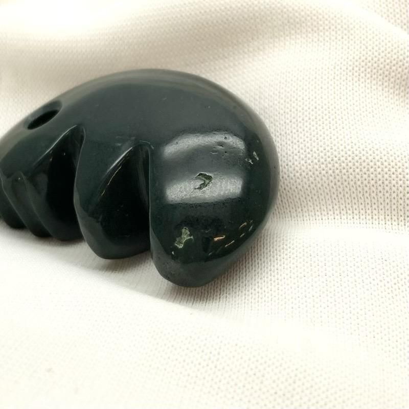 出雲石／碧玉 勾玉 大 AA 獣型 】 出雲石 国産 花仙山 青めのう 緑 櫛