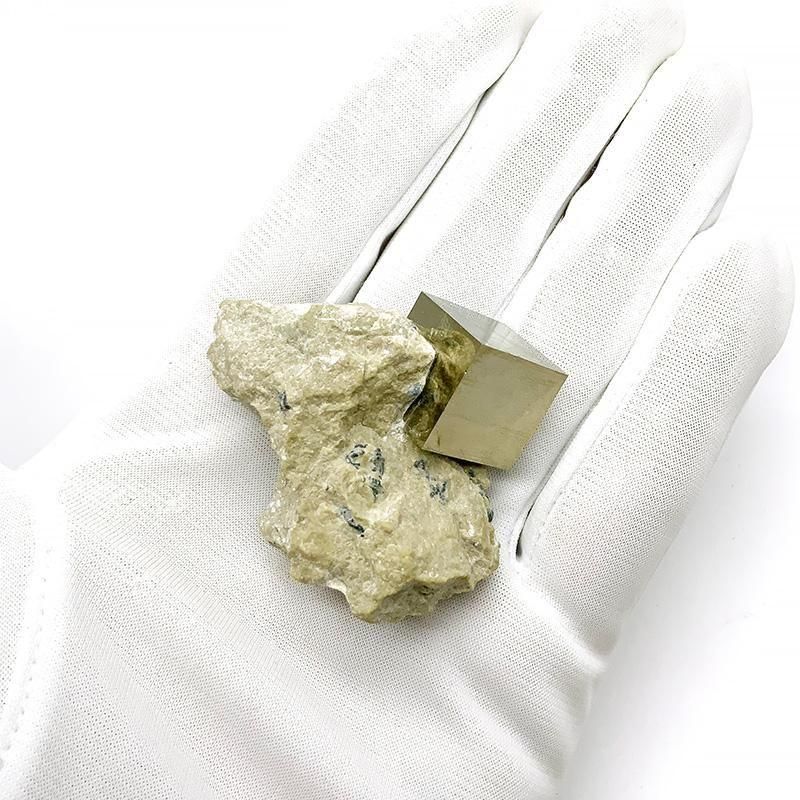 パイライト 原石（立方体結晶付き母岩） 】 | めのうの店川島【公式