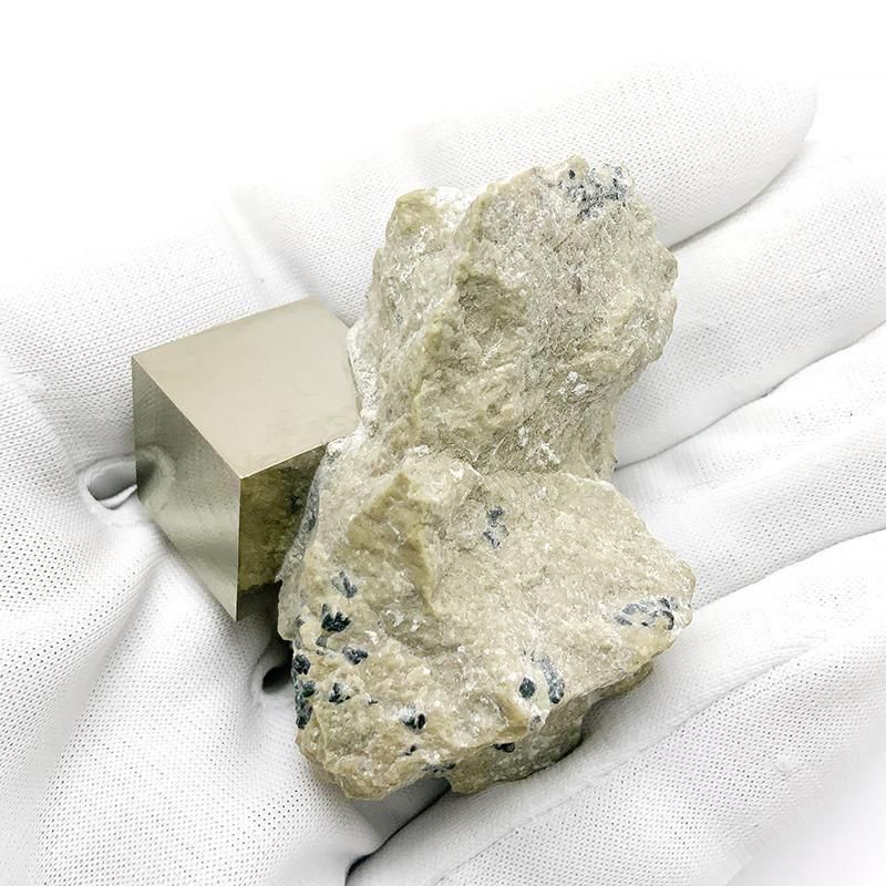 パイライト 原石（立方体結晶付き母岩） 】 | めのうの店川島【公式