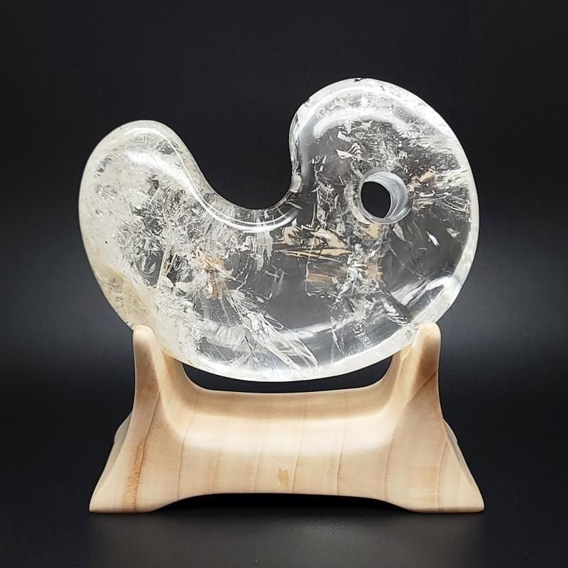 水晶 勾玉(特大) 木製台 】| めのうの店川島【公式通販】創業明治10年