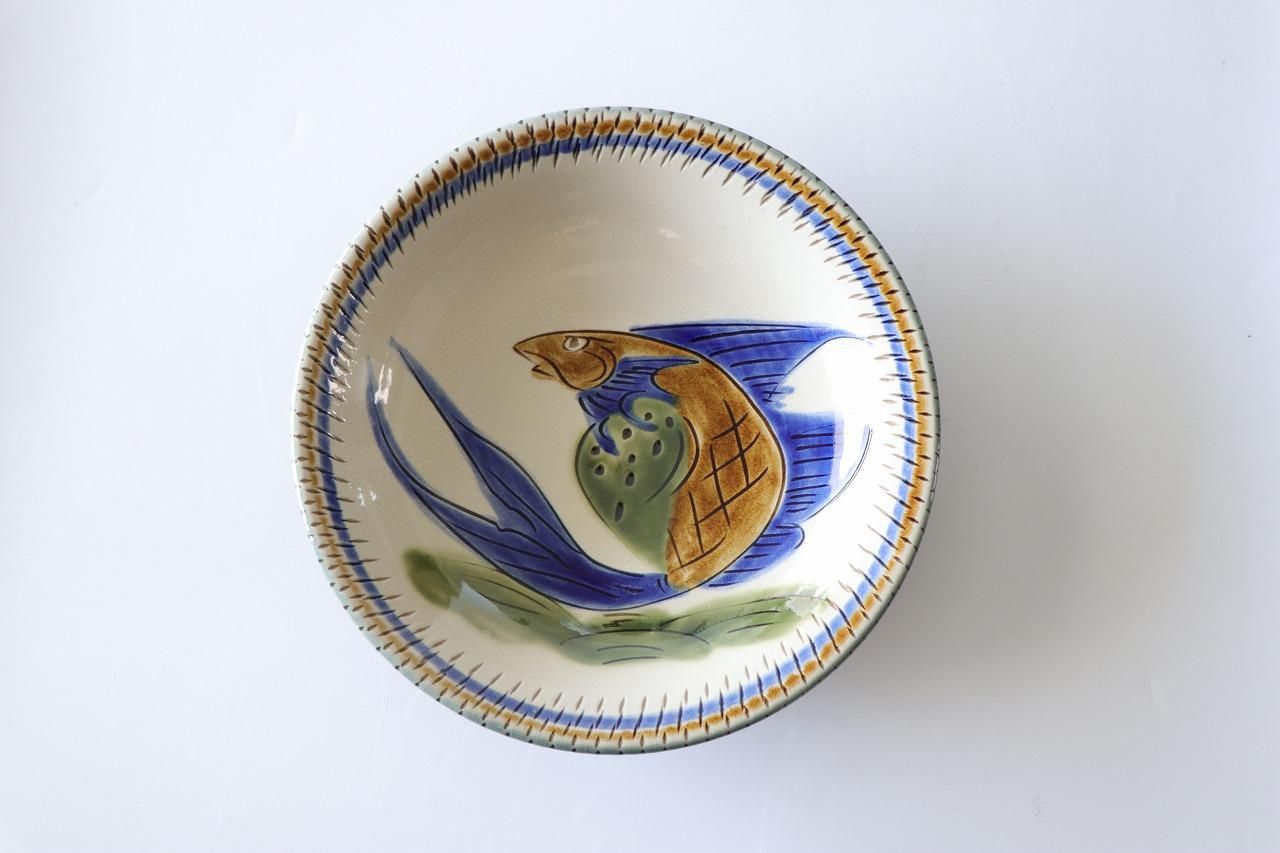 8寸皿 | 青釉魚文線彫忠作 - 育陶園 やちむんの窯元｜沖縄の陶器 和