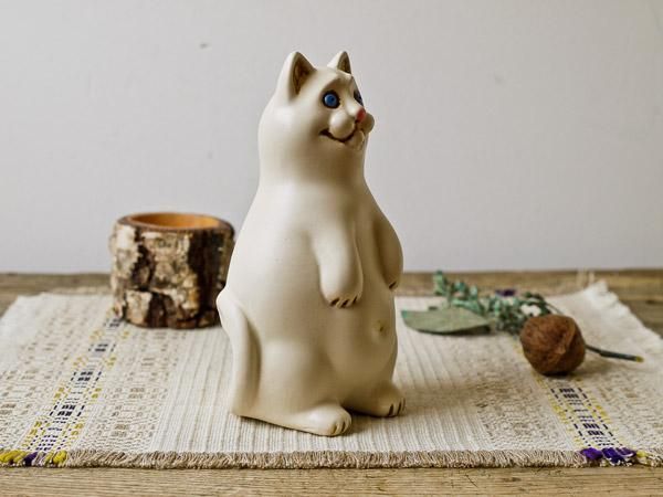 リトアニアの陶器の猫オブジェ（白・立ちねこ）1 - presse 北欧