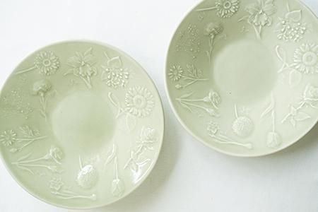 ケ38 ペールグリーン 花図鑑の深皿 - 益子焼の小さな窯元「よしざわ