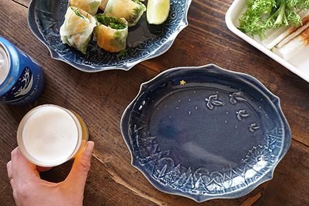 ケ19 ヨルノアオ 鳥の親子 夜空を飛ぶの楕円皿（結晶/ツヤなし部分