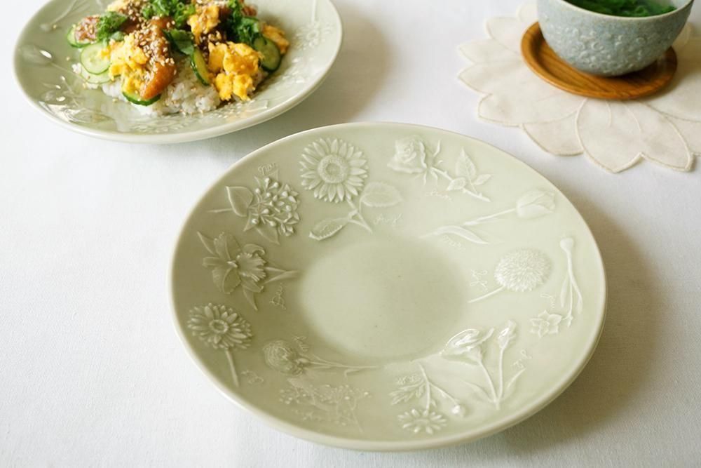 ケ38 ペールグリーン 花図鑑の深皿 - 益子焼の小さな窯元「よしざわ