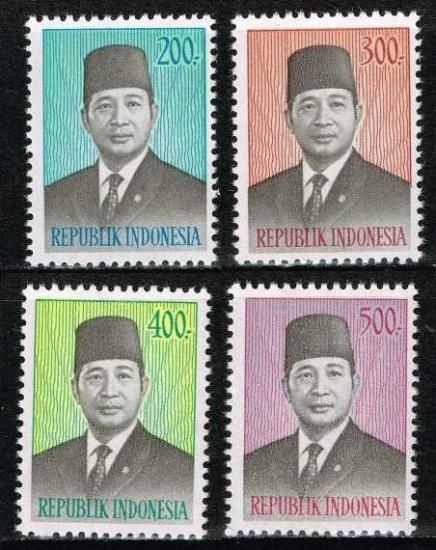 スハルト大統領の高額普通切手/インドネシア1976年4種 - 切手の通信