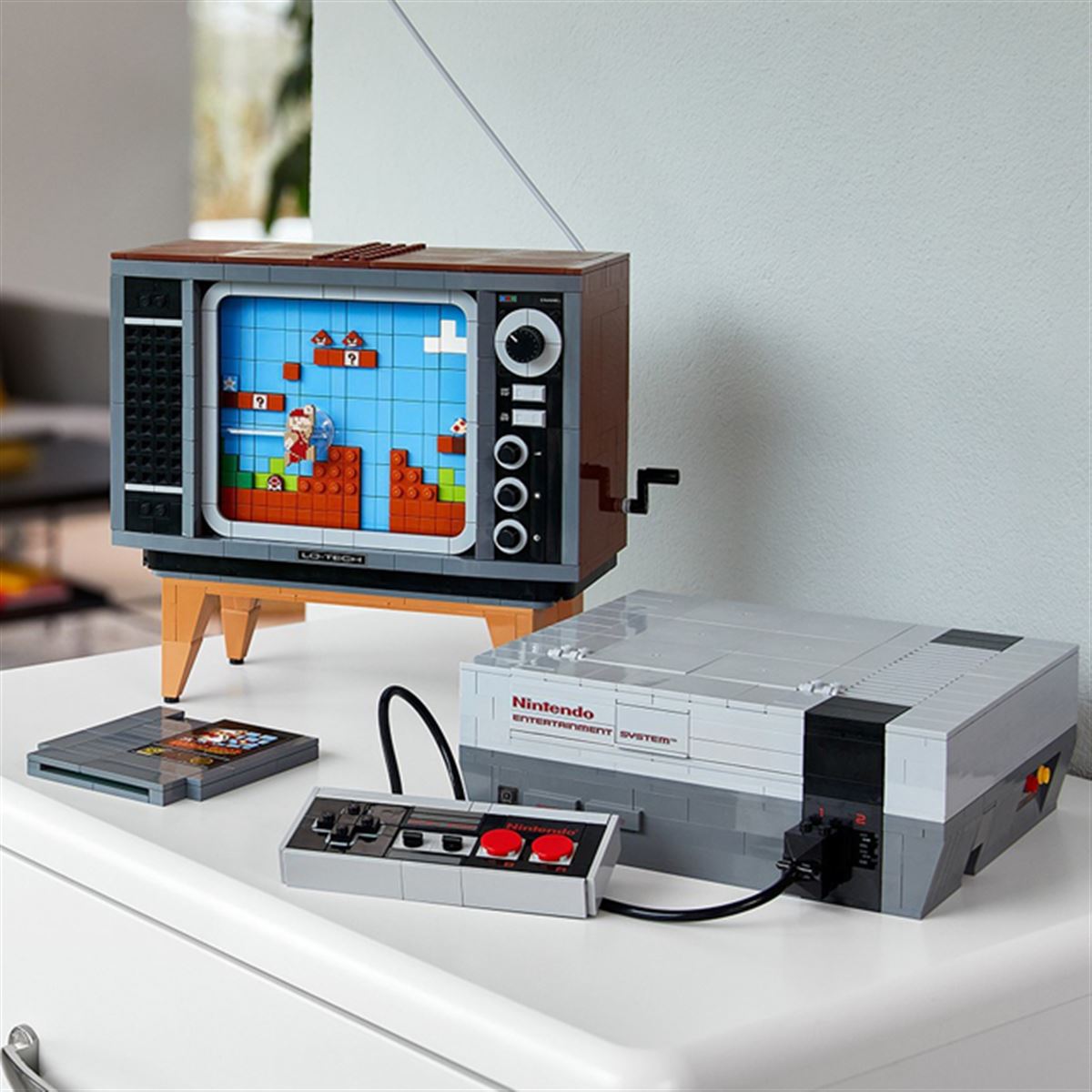海外版ファミコン「NES」と「スーパーマリオ」を再現したレゴセット