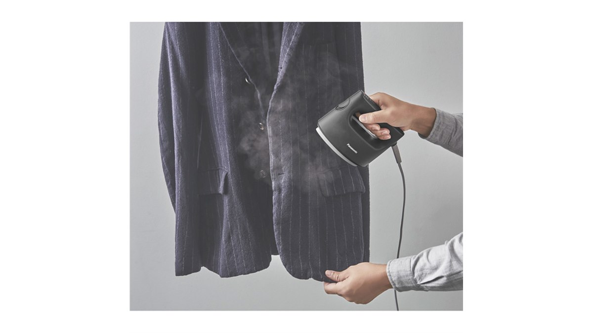 パナソニック、スチーム量が従来比約36％向上した衣類スチーマー「NI