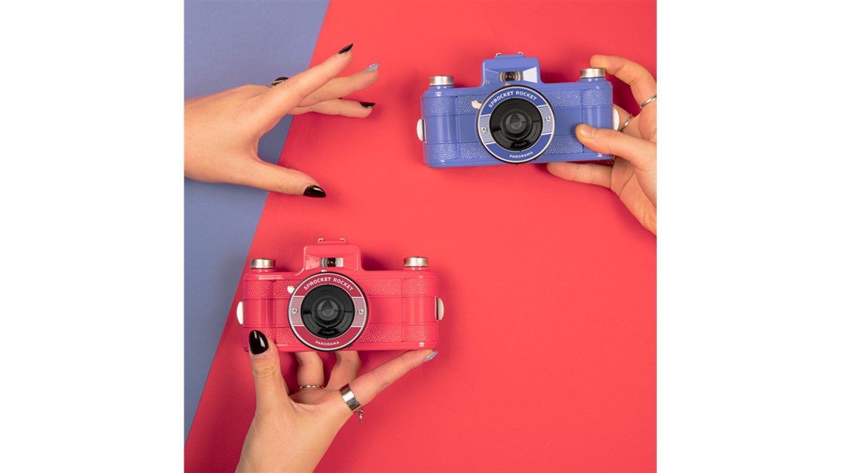 ロモ、パノラマカメラ「Sprocket Rocket」に新色「Bittersweet」と