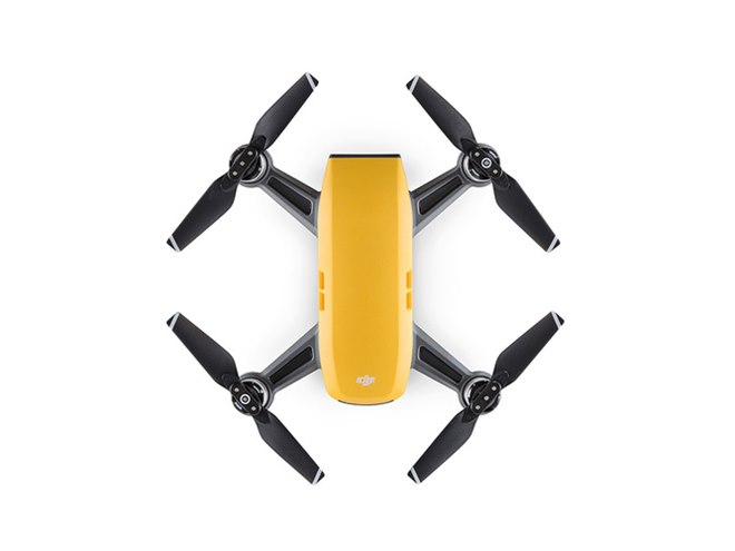DJI、手のひらサイズで5色ラインアップのミニドローン「Spark」 - 価格.com