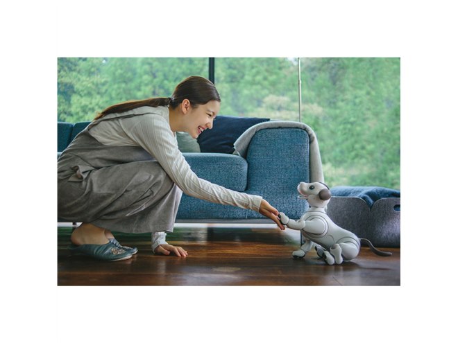 ソニー、オーナーに寄り添うロボット犬「aibo（アイボ）」を198,000円