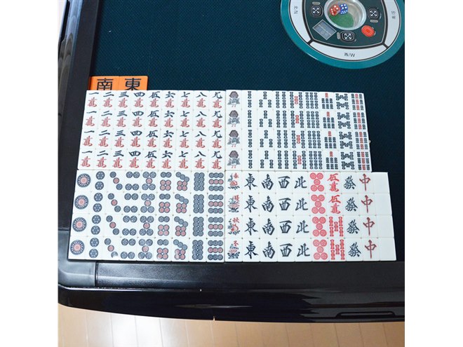 自宅で楽しめる、静音タイプの「折り畳み式全自動麻雀卓28mm牌」69,800