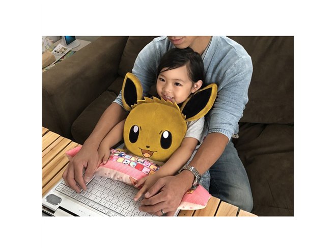 バンダイ、「ポケモン」イーブイのぬいぐるみ型PCクッション第2弾