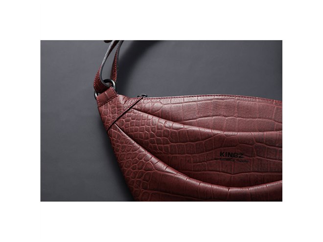 モンスターハンター」とコラボした「ショルダーバッグ リオレウス