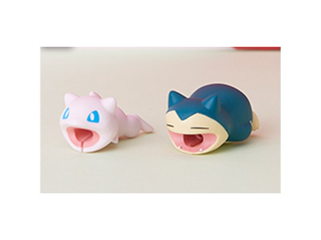 ポケモン」コラボのLightningケーブルアクセサリー、ミュウとカビゴン