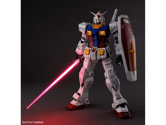 究極のガンプラ”「PG UNLEASHED RX-78-2」発売日決定、光るビーム