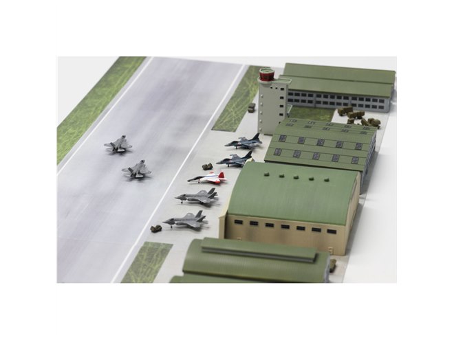 F-35やC-2、AWACSなどが付属する「1/700 航空自衛隊基地 2」ジオラマ