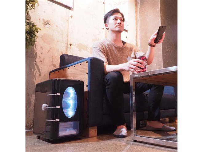 ボタンを押すと“ガランッ”と出てくる「大人のインテリア 自動販売機型