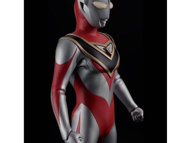 海洋堂、青い光を受け取りバージョンアップした「ウルトラマンガイア
