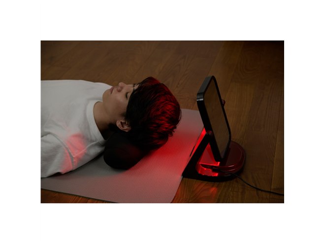 アデランス×シャープ、プラズマクラスター搭載のLED美容照射パネルが