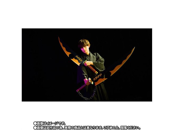 鬼滅の刃」宇髄天元の日輪刀を“ド派手に“立体化、2本の刀をつなぐ鎖も