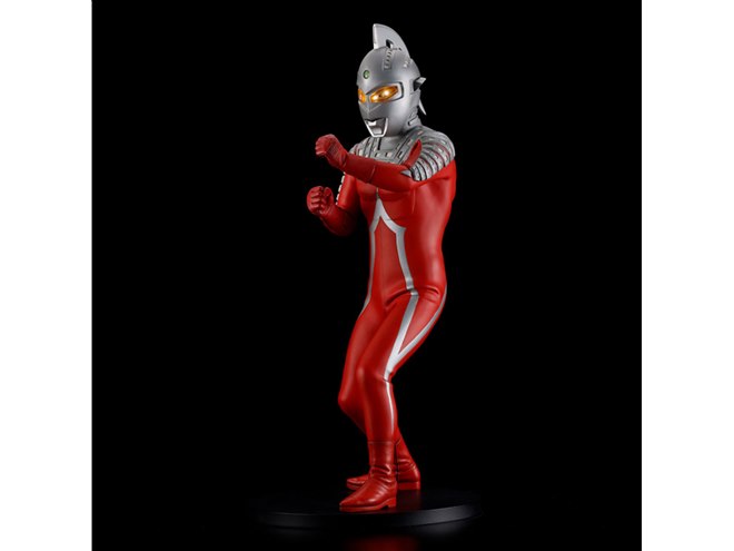 海洋堂、目とビームランプが光る全高410mmサイズの「ウルトラセブン