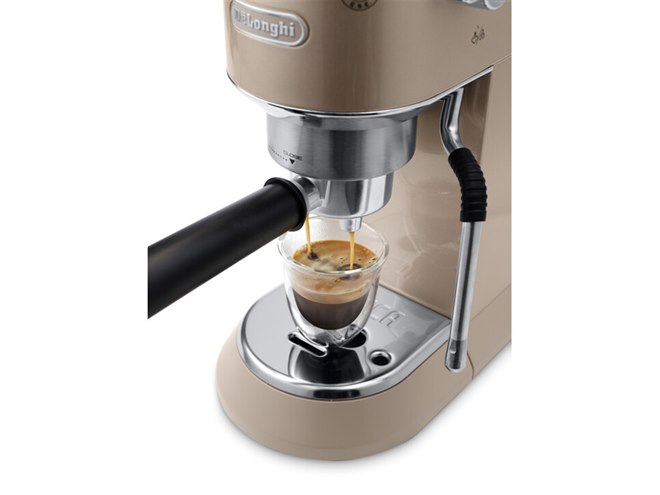 デロンギ、ラテアートに適したフォームミルクを作れる「EC885J」を本日