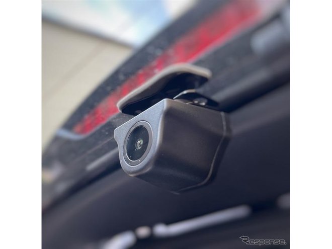 防水リアカメラ採用のルームミラー型ドラレコ登場、最大256GB対応