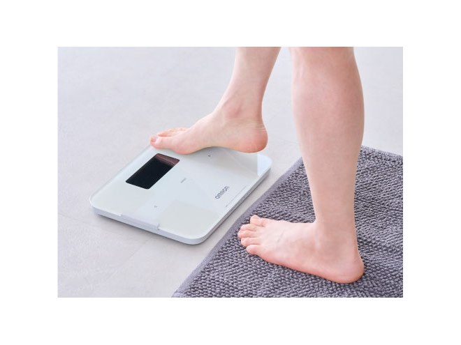 オムロン、前回との体重差が50g単位でわかる体組成計「KRD-608T2