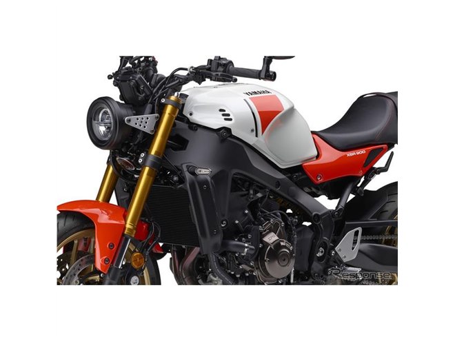 ヤマハ伝統の“白×赤”カラーがついに登場！ネオレトロバイク『XSR900