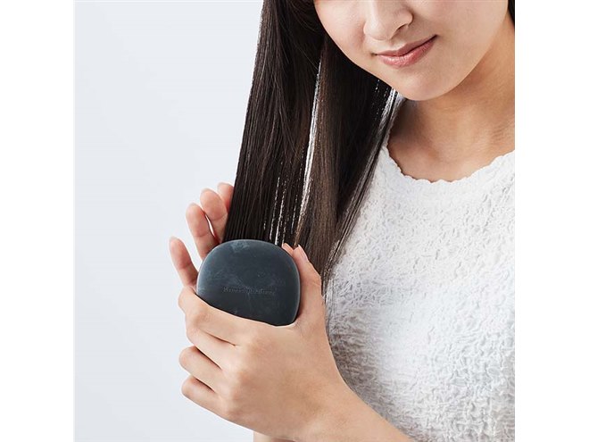 シャープ、“サラサラ髪になる”プラズマクラスターヘアブラシ「Smoome