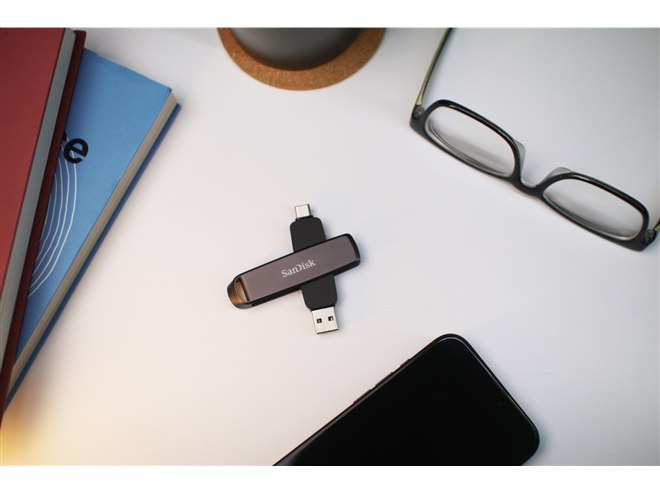 サンディスク、読み出し最大1000MB/sのポータブルSSD「スリム デュアル