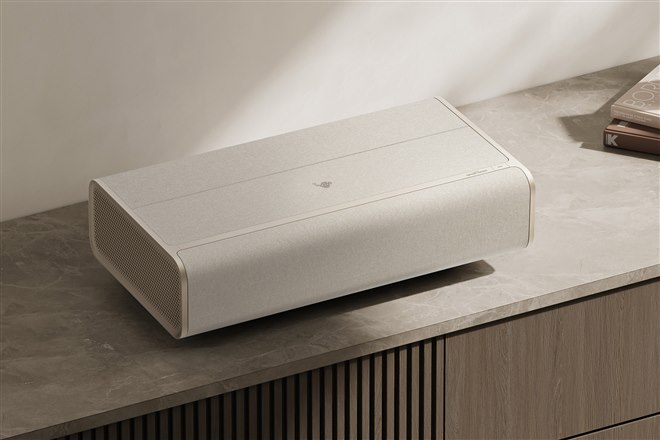 Aladdin X、壁から約18cmで100型4K映像を実現するプロジェクター