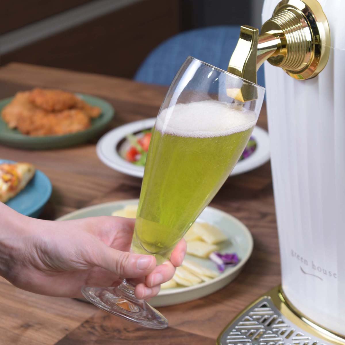 ビール党必見！ 泡がクリーミーなビアカクテルが作れる「カクテル